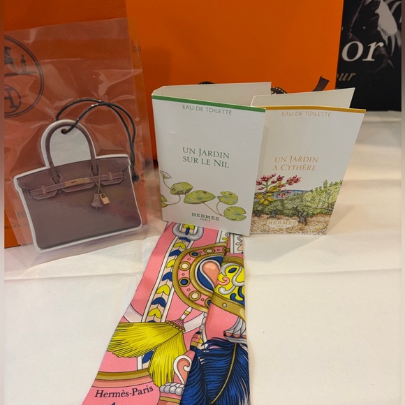 🧡💝HERMÈS TWILLY Pink/Yellow/Blue
Free Hermès Birkin Air Freshener & more💝🧡 - Picture 2 of 12